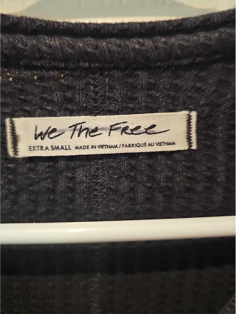We The Free Charcoal Long Sleeve Waffle Knit Top Raw Hem Thumbholes Xsmall - Picture 4 of 7